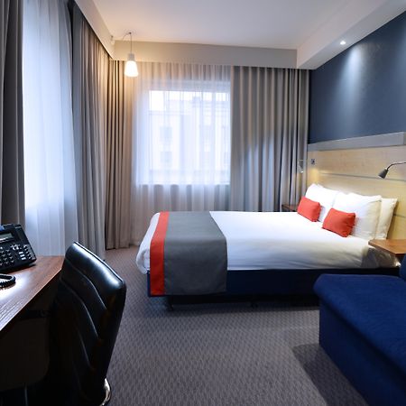 Holiday Inn Express Dublin-Airport By Ihg Сантри Екстериор снимка