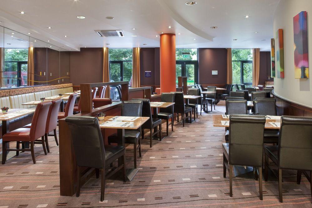 Holiday Inn Express Dublin-Airport By Ihg Сантри Екстериор снимка
