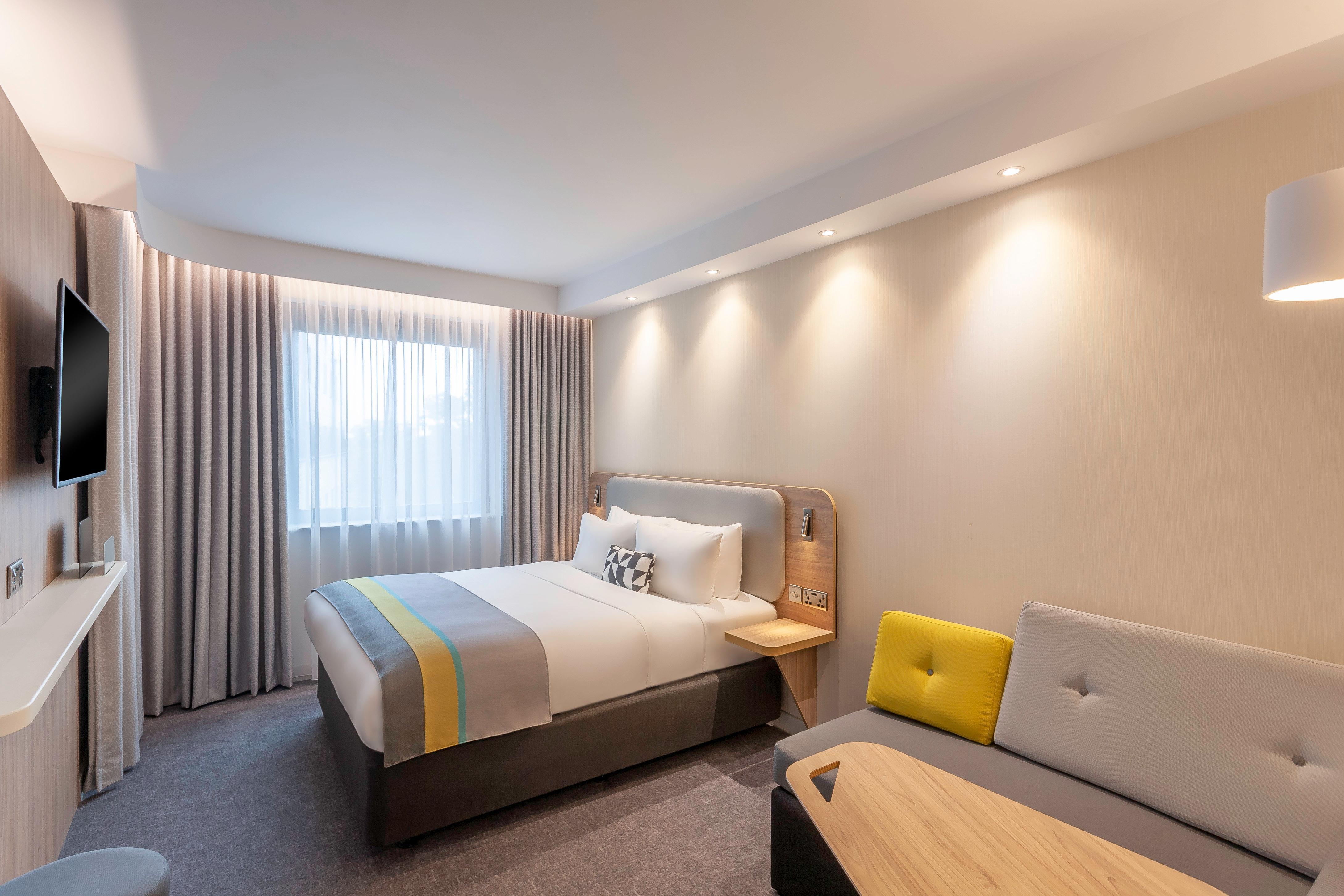 Holiday Inn Express Dublin-Airport By Ihg Сантри Екстериор снимка