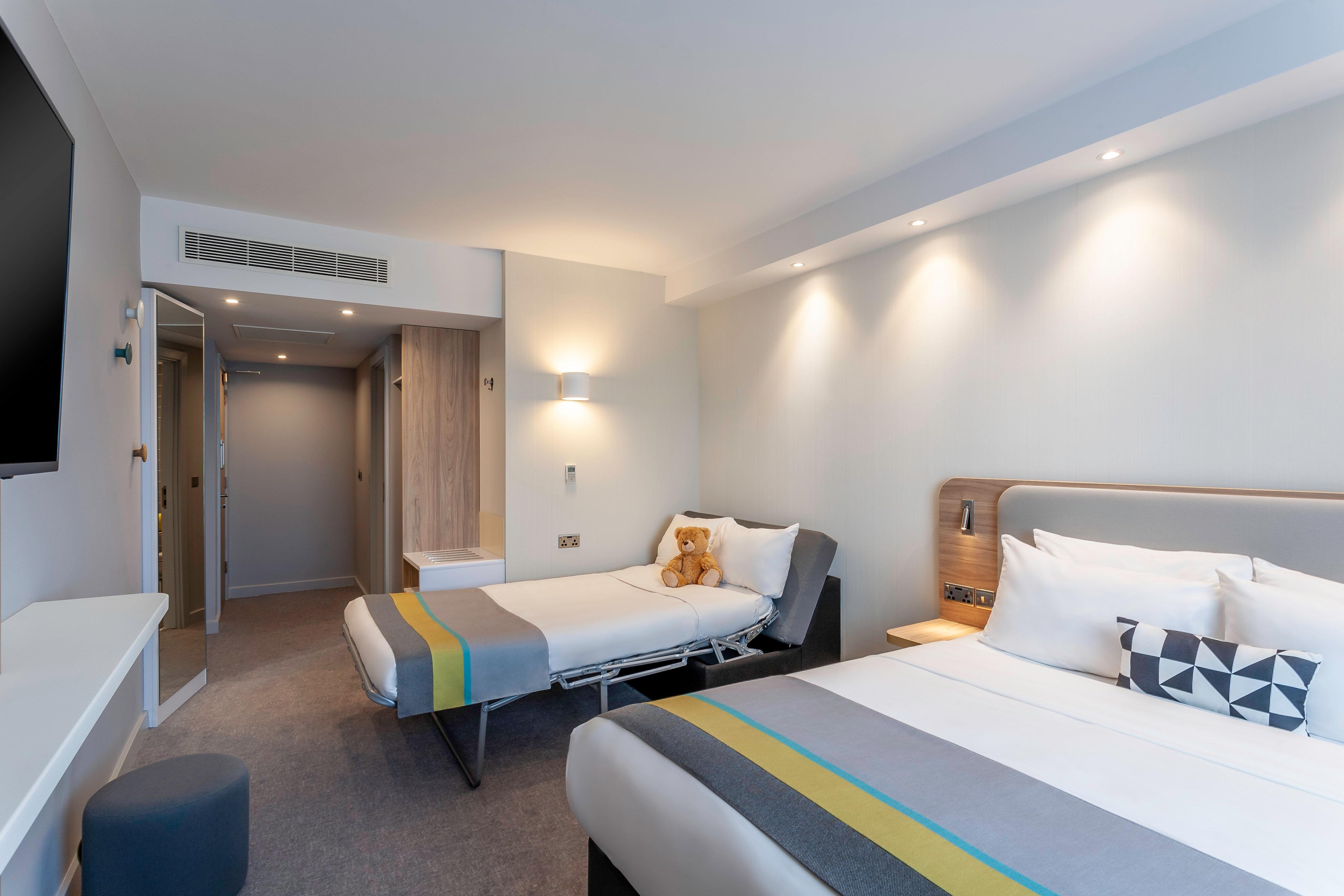 Holiday Inn Express Dublin-Airport By Ihg Сантри Екстериор снимка