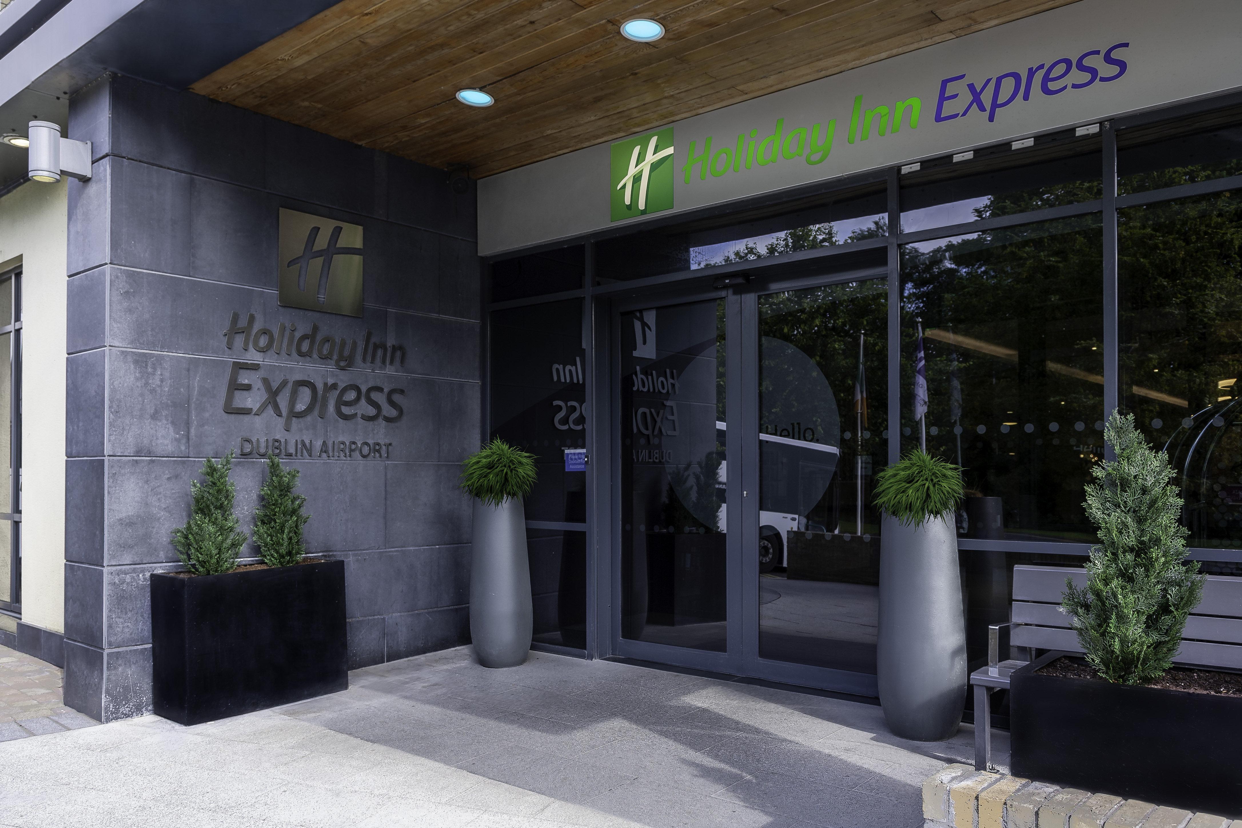 Holiday Inn Express Dublin-Airport By Ihg Сантри Екстериор снимка