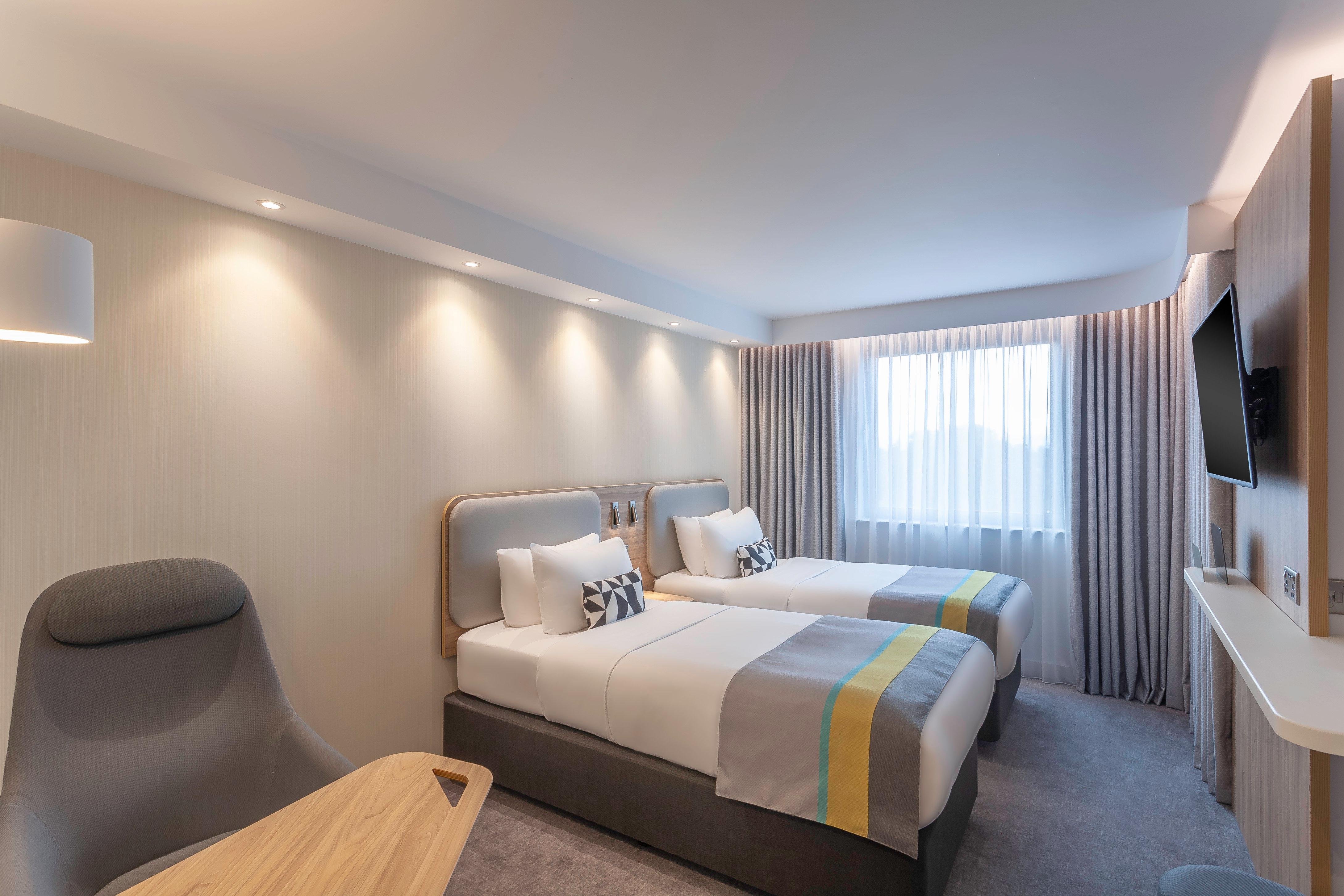 Holiday Inn Express Dublin-Airport By Ihg Сантри Екстериор снимка