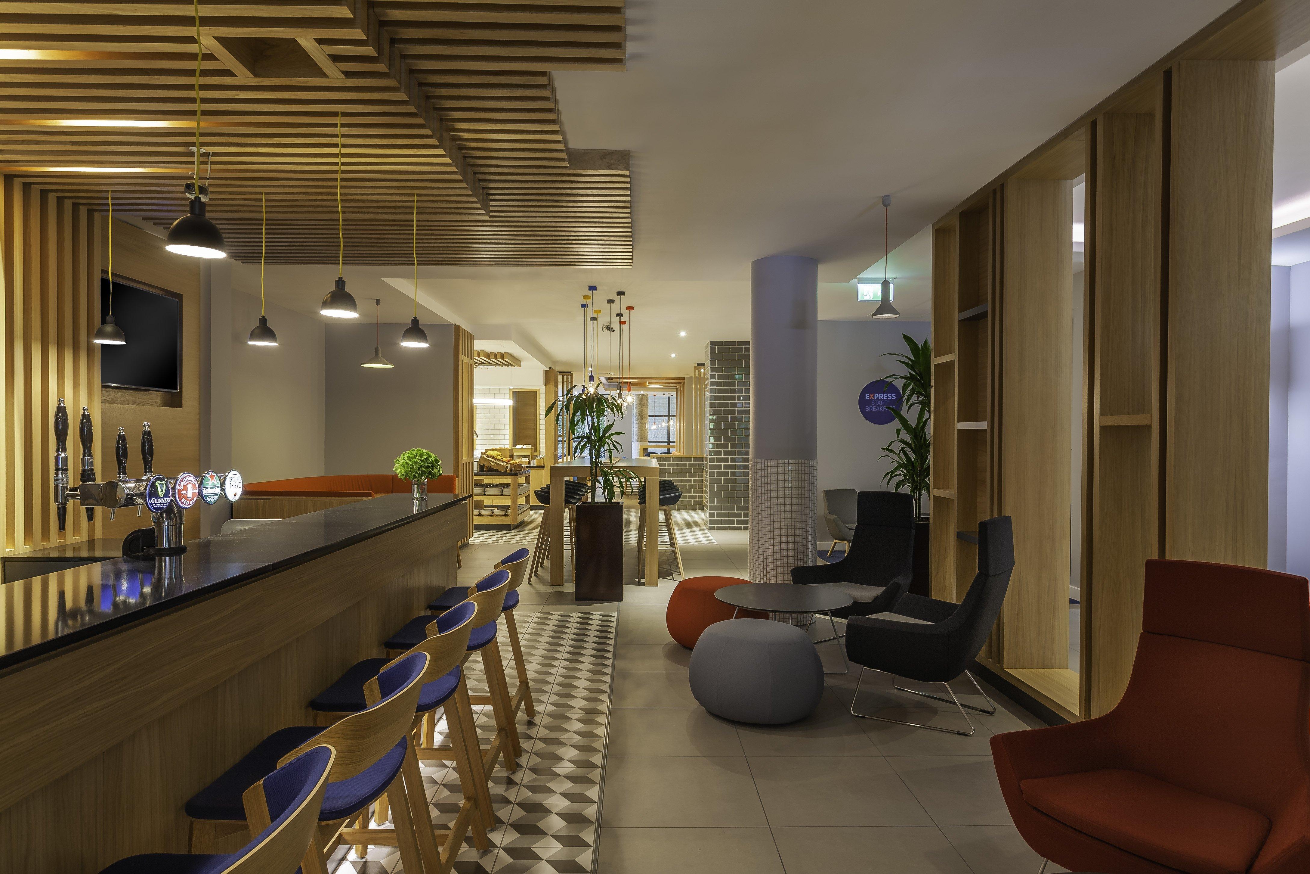 Holiday Inn Express Dublin-Airport By Ihg Сантри Екстериор снимка