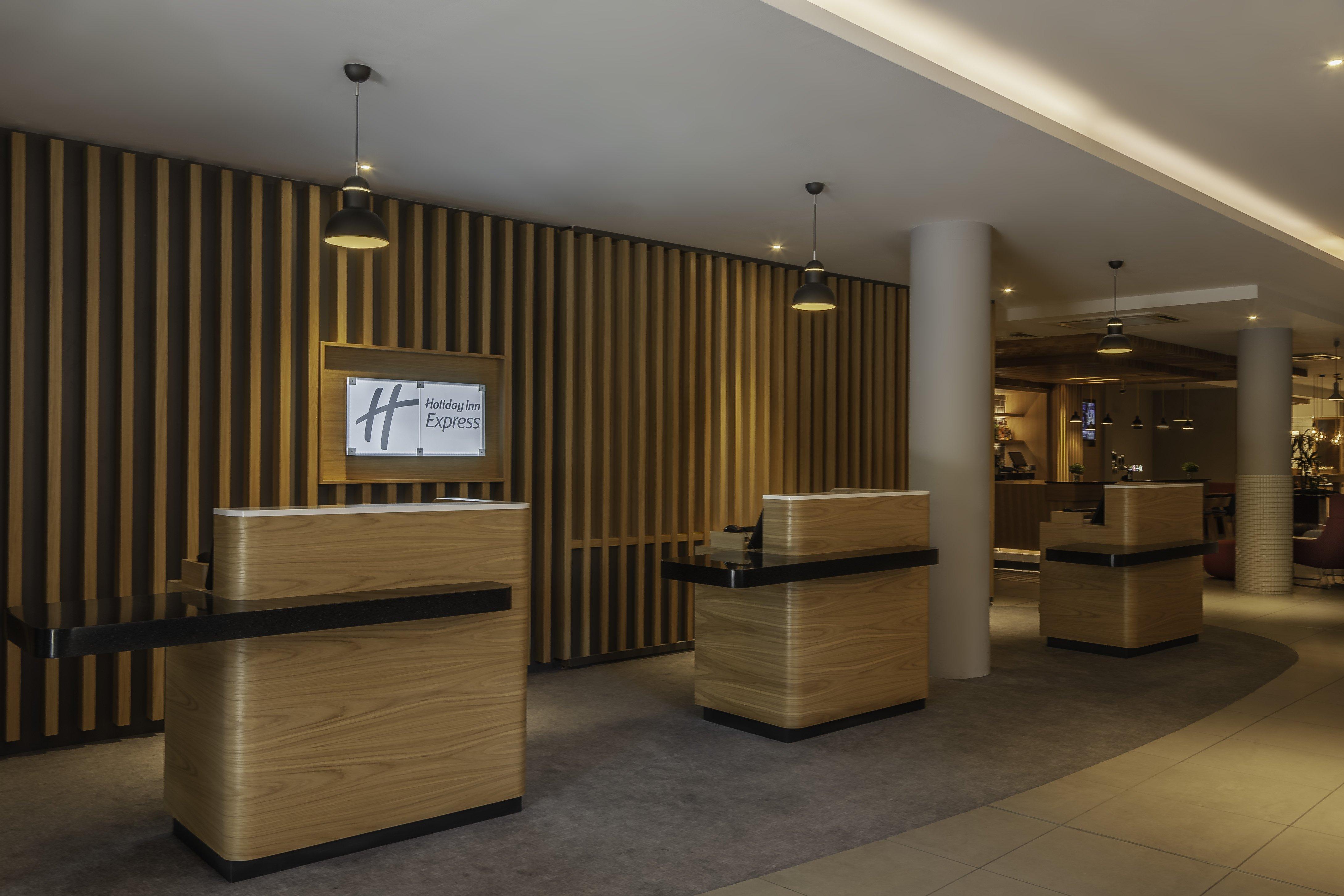 Holiday Inn Express Dublin-Airport By Ihg Сантри Екстериор снимка