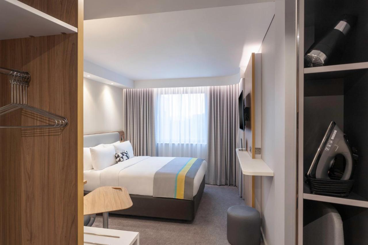 Holiday Inn Express Dublin-Airport By Ihg Сантри Екстериор снимка