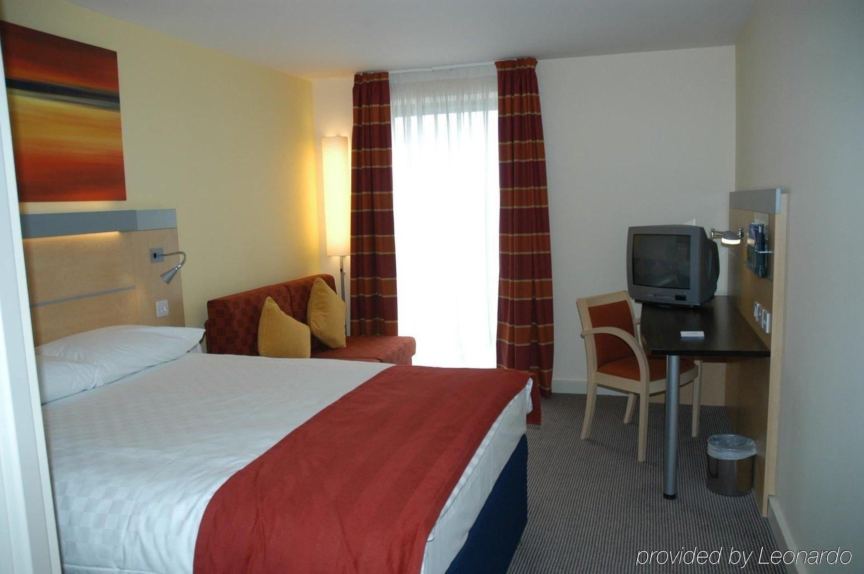 Holiday Inn Express Dublin-Airport By Ihg Сантри Стая снимка