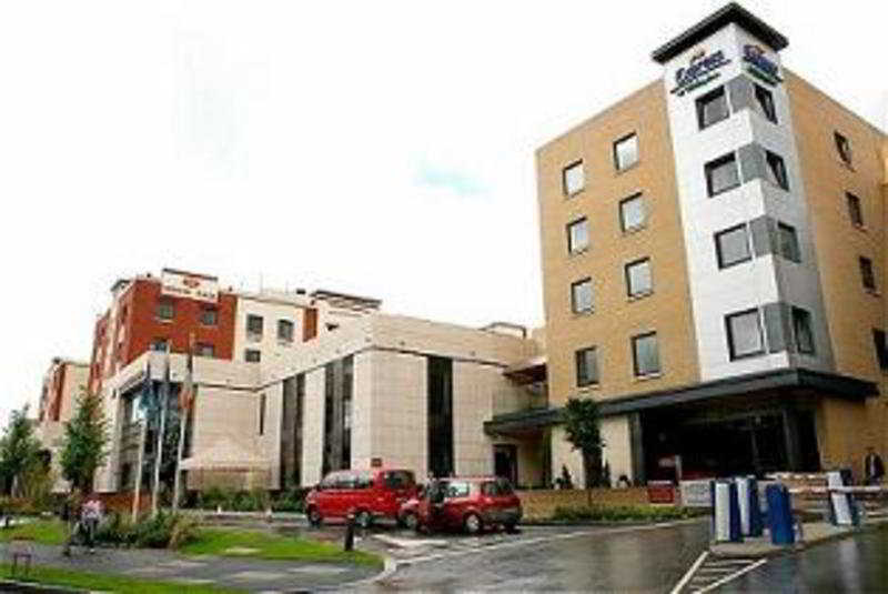 Holiday Inn Express Dublin-Airport By Ihg Сантри Екстериор снимка