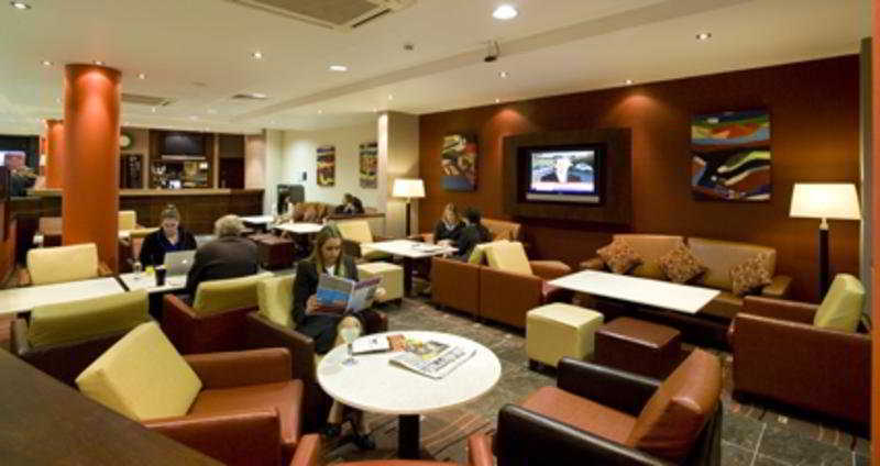Holiday Inn Express Dublin-Airport By Ihg Сантри Екстериор снимка