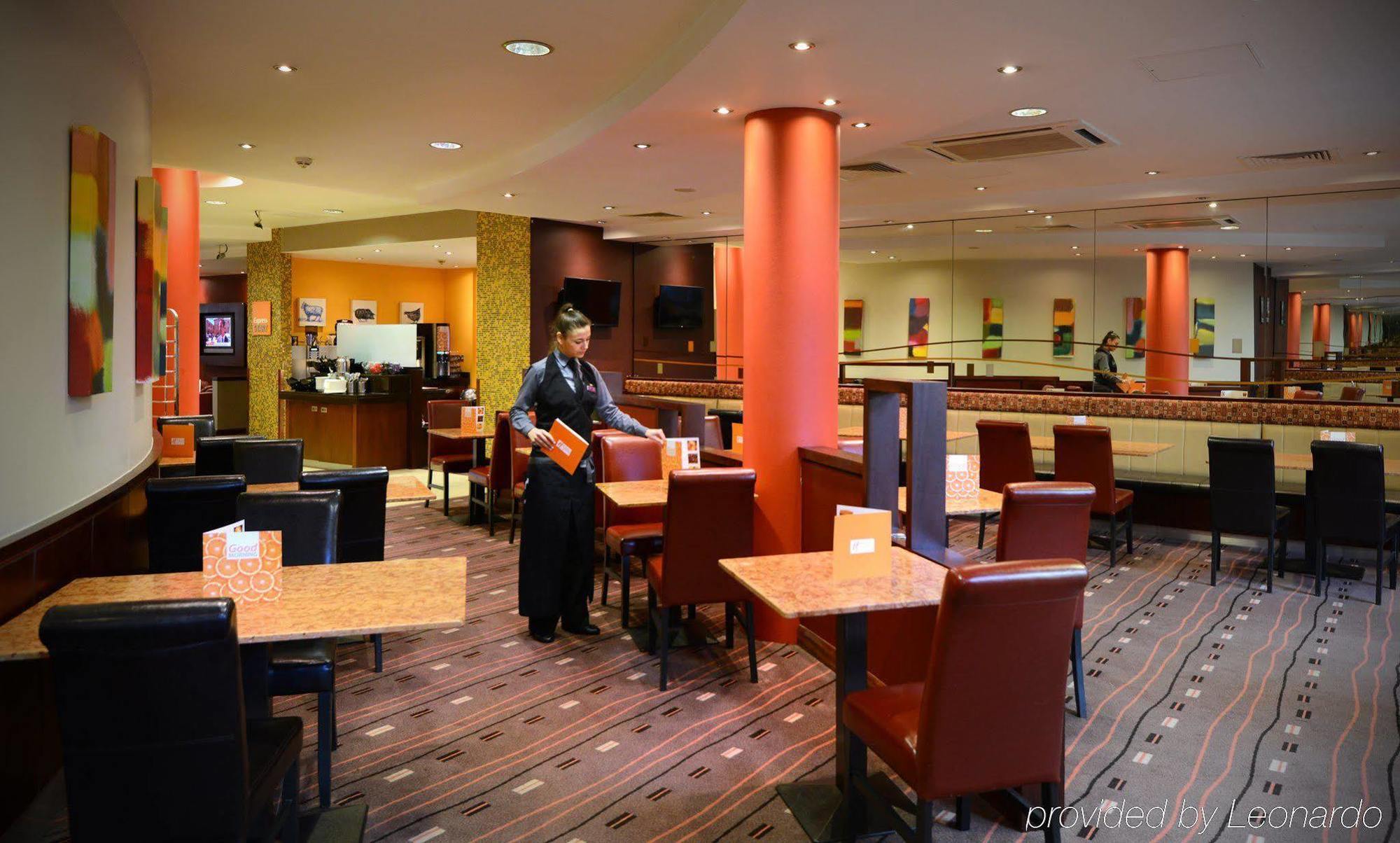 Holiday Inn Express Dublin-Airport By Ihg Сантри Екстериор снимка