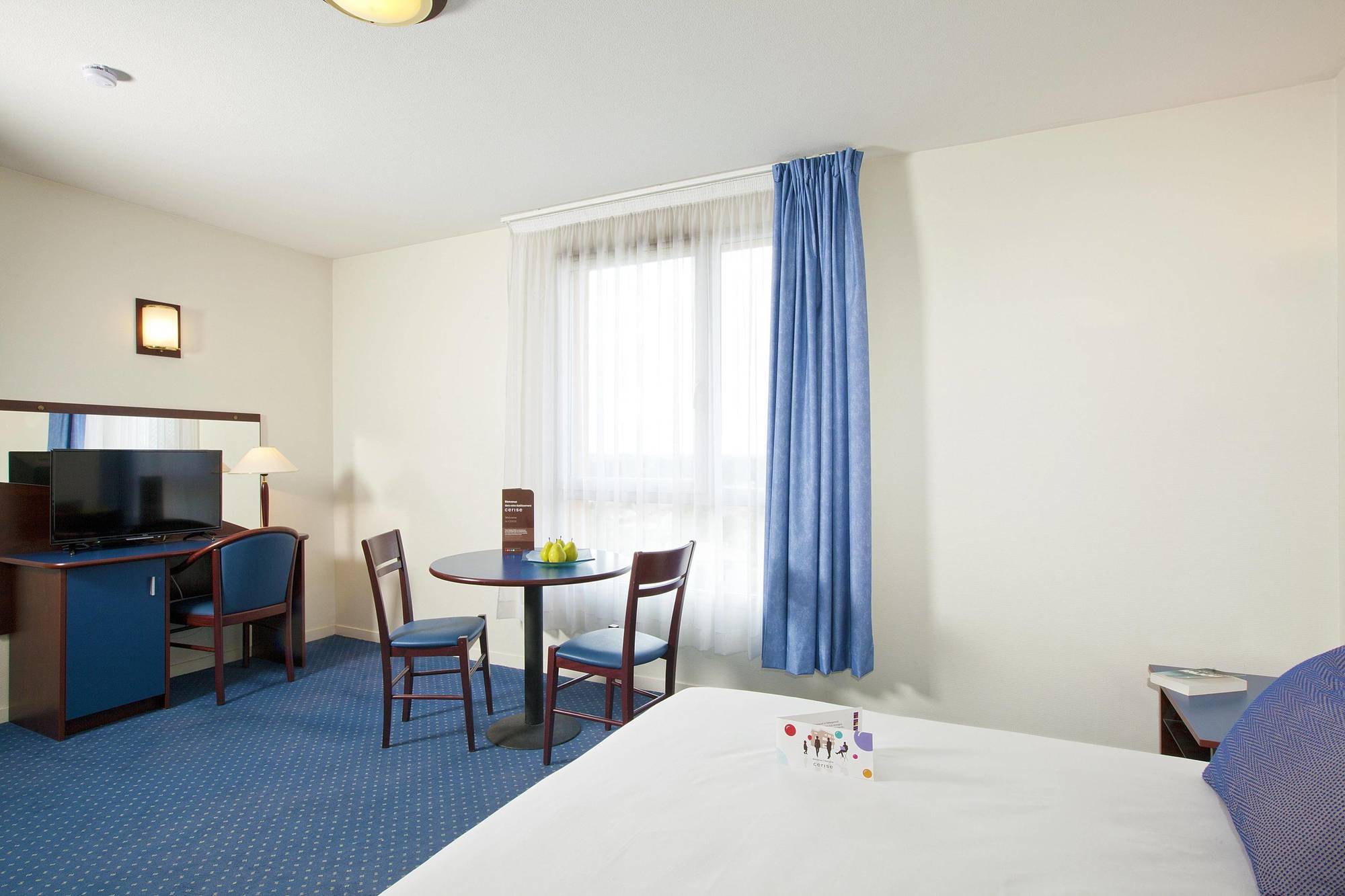 Holiday Inn Express Dublin-Airport By Ihg Сантри Екстериор снимка