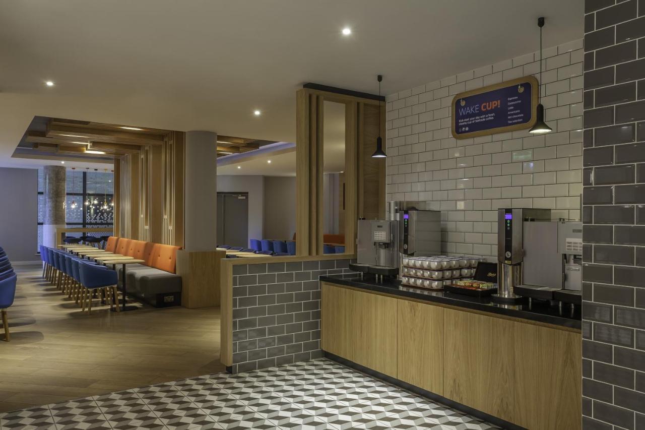 Holiday Inn Express Dublin-Airport By Ihg Сантри Екстериор снимка
